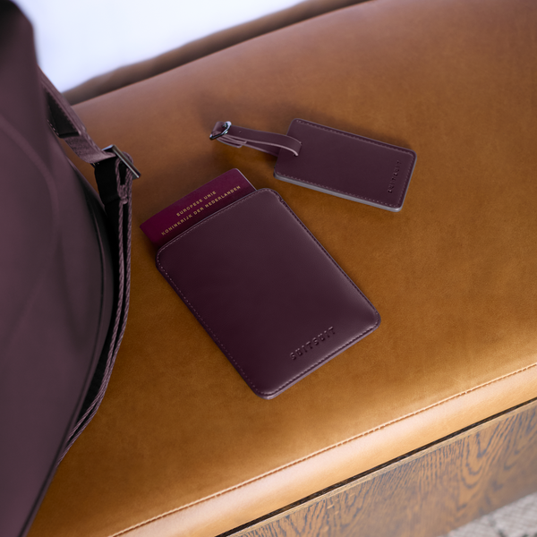 Mystique - Cherry Lacquer - Reisepass Etui