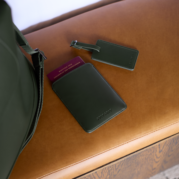Mystique - Dark Olive - Reisepass Etui & Gepäckanhänger M